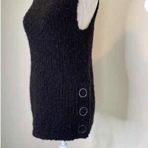 Club Monaco Women's Black Sleeveless Sweater